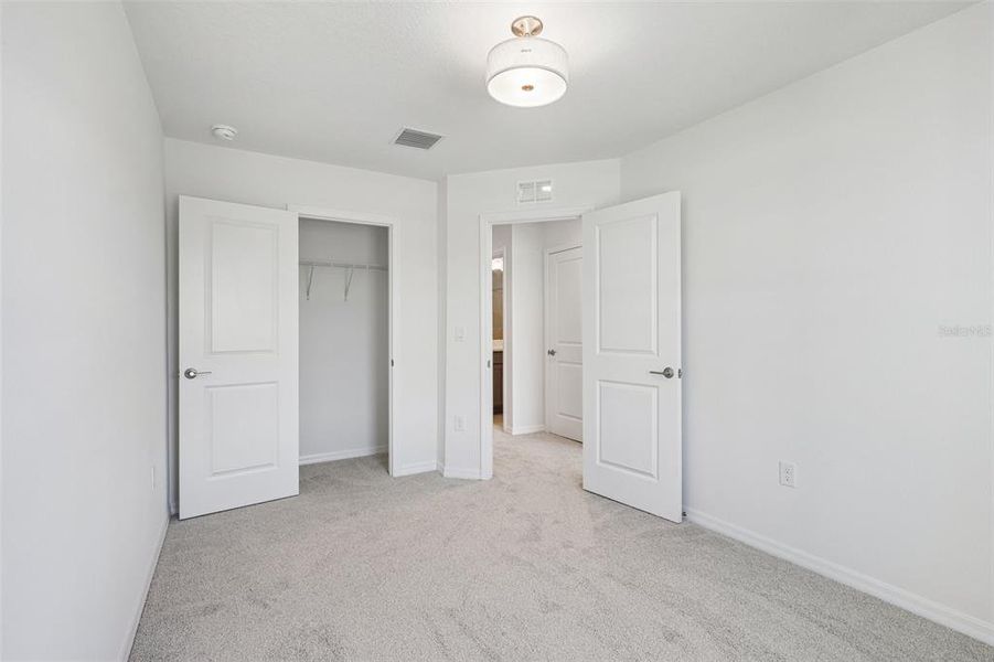 Spacious, unfurnished interior of a new home in Twin Oaks, Zephyrhills (Image 29).