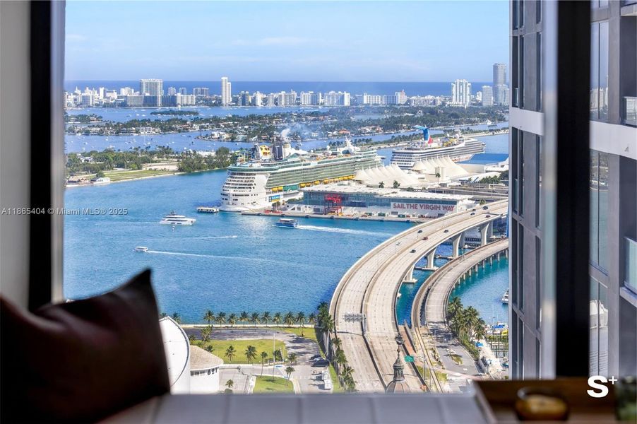 Condo located in Miami, FL showcasing its design and architecture (Image 21). Condo located in Miami, FL showcasing its design and architecture (Image 21).