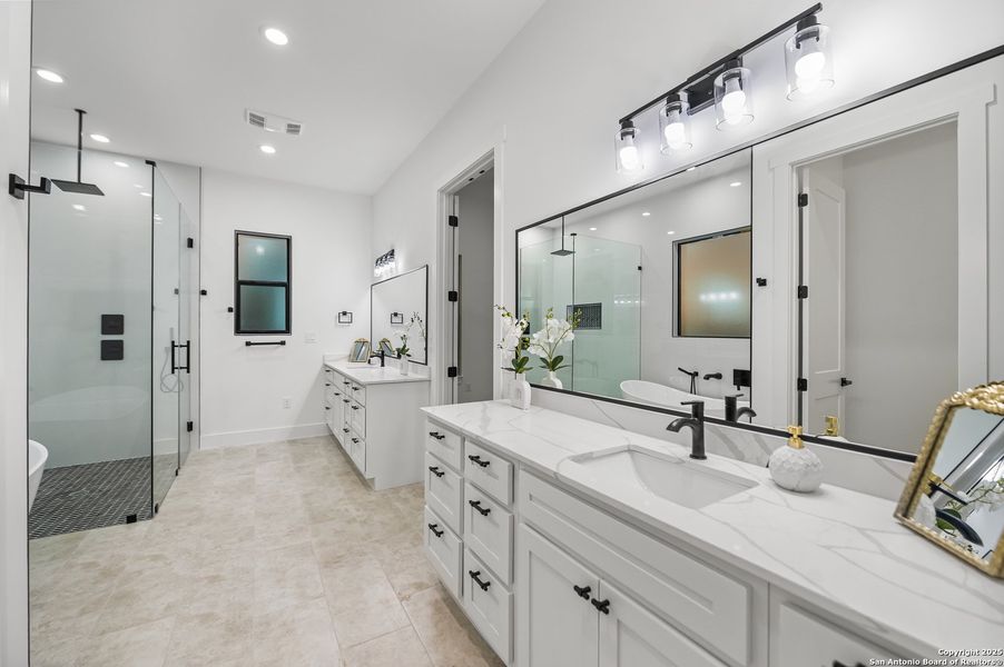 Furnished interior view inside a new home in , Bandera (Image 19).