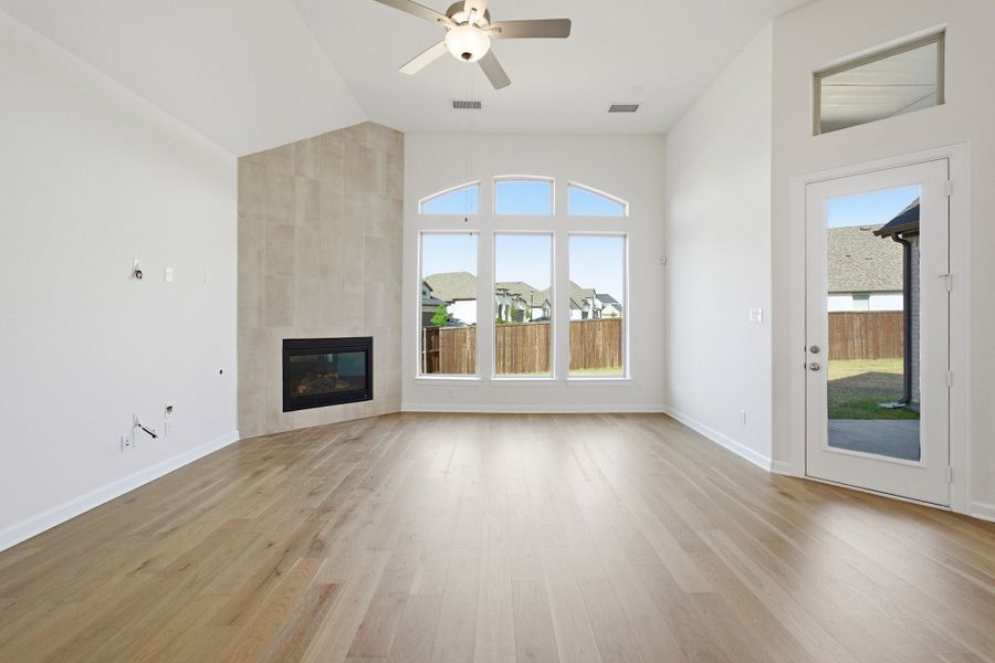 Spacious, unfurnished interior of a new home in Sonoma Verde, Heath (Image 31).