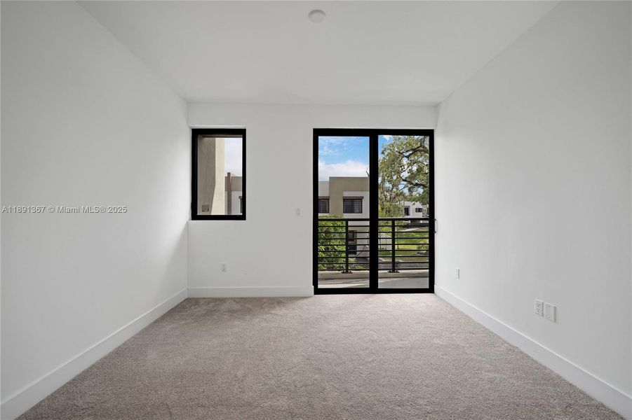 Spacious, unfurnished interior of a new home in , Dania Beach (Image 13).
