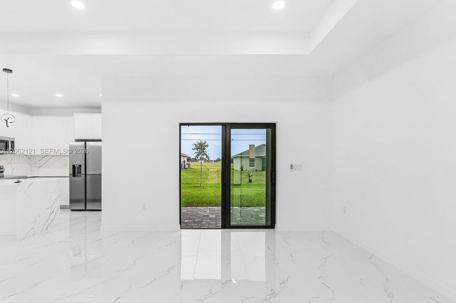Spacious, unfurnished interior of a new home in , Cape Coral (Image 17).