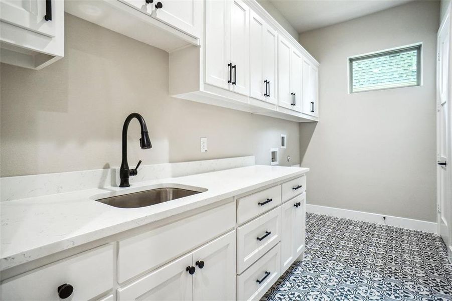Look at this laundry room! So much storage and counter space plus a broom closet! Look at this laundry room! So much storage and counter space plus a broom closet!