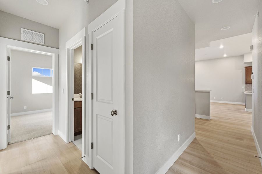 Spacious, unfurnished interior of a new home in Wilder at Timnath Ranch, Timnath (Image 16). Spacious, unfurnished interior of a new home in Wilder at Timnath Ranch, Timnath (Image 16).