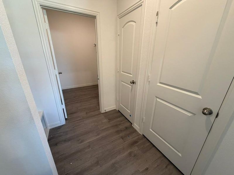 Spacious, unfurnished interior of a new home in Waterford Park, Weatherford (Image 6).