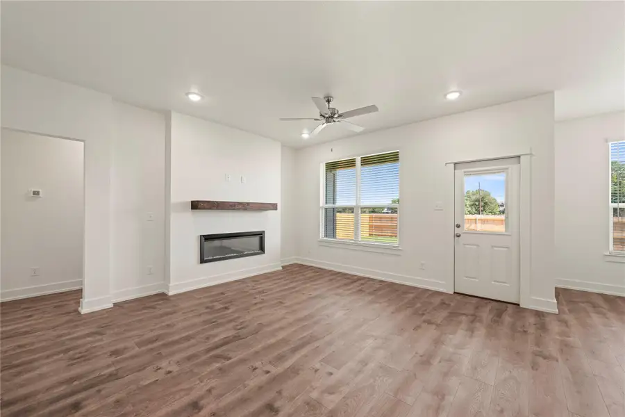 Spacious, unfurnished interior of a new home in Rancho San Gabriel, Georgetown (Image 11).