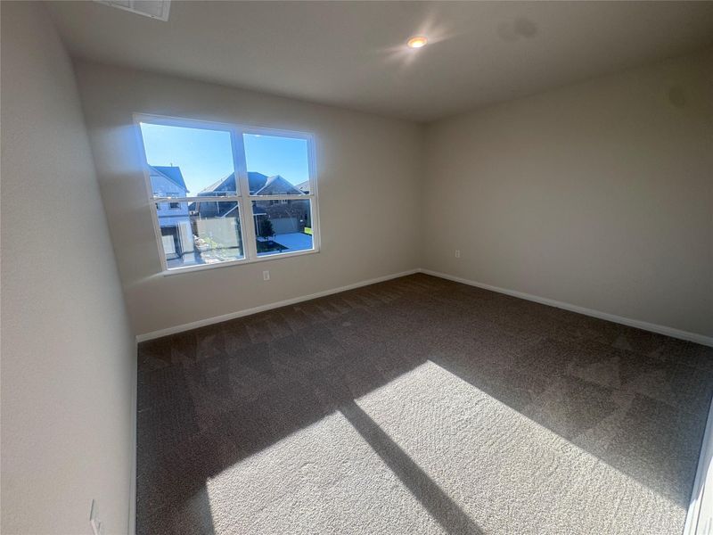 Spacious, unfurnished interior of a new home in Rolling Glen, Hutto (Image 10).