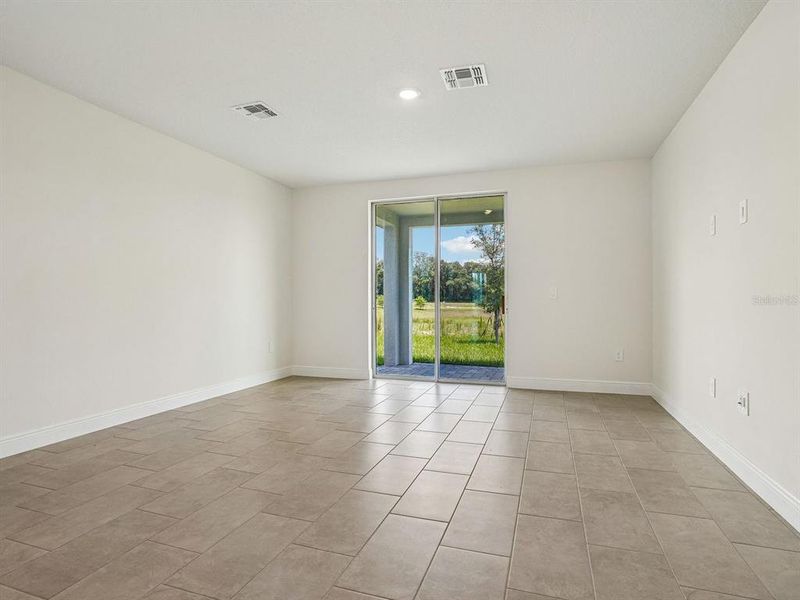 Spacious, unfurnished interior of a new home in , Lake Hamilton (Image 9).