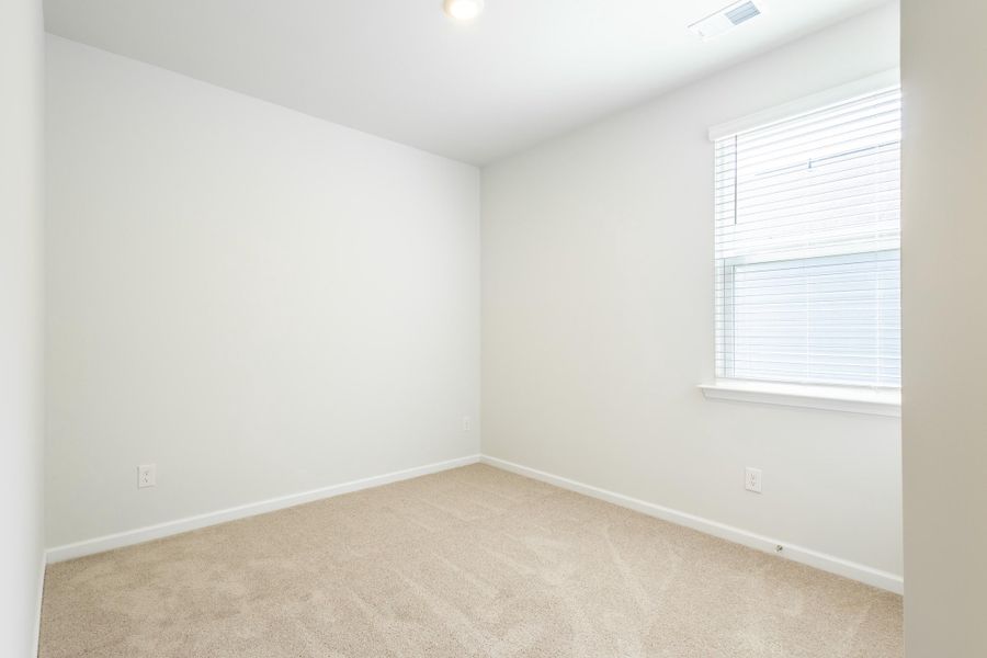 Spacious, unfurnished interior of a new home in , Summerville (Image 18).