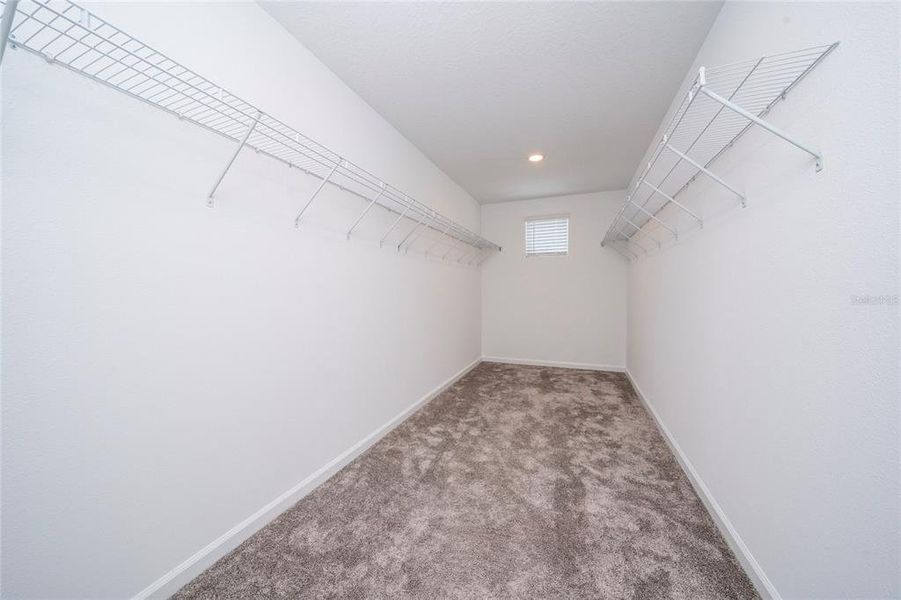 Spacious, unfurnished interior of a new home in Storey Creek, Kissimmee (Image 23).
