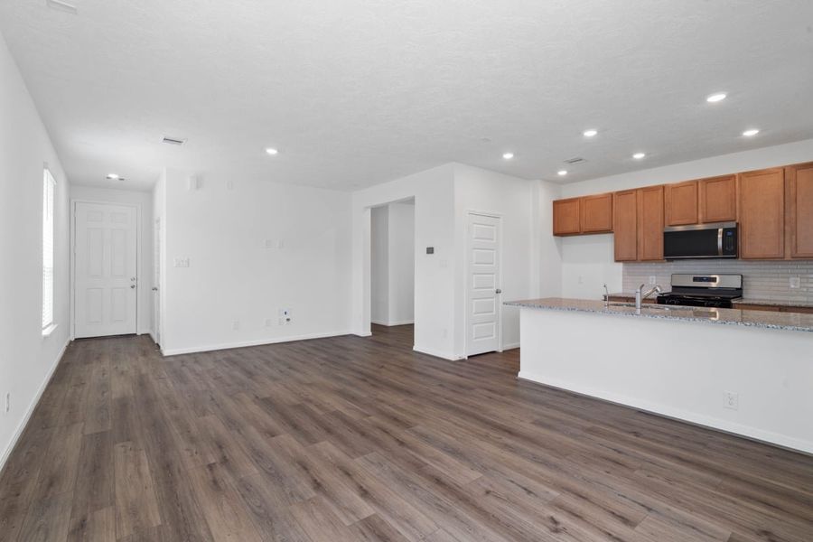 Spacious, unfurnished interior of a new home in Mustang Ridge, Magnolia (Image 15).