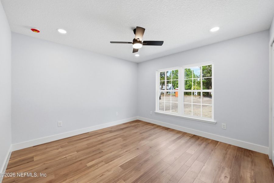 Spacious, unfurnished interior of a new home in , Palatka (Image 17).