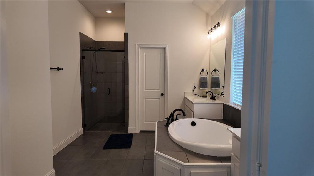 Furnished interior view inside a new home in Panchasarp Farms, Burleson (Image 29). Furnished interior view inside a new home in Panchasarp Farms, Burleson (Image 29).