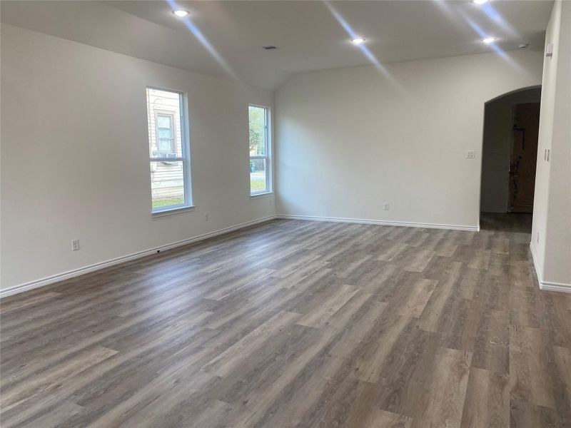 Spacious, unfurnished interior of a new home in , Columbus (Image 11).
