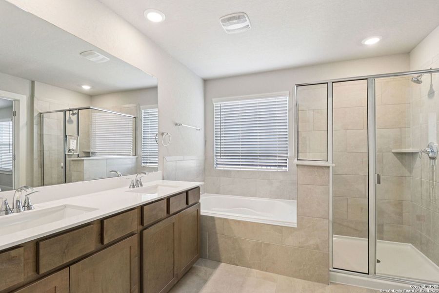 Furnished interior view inside a new home in Thomas Pond, San Antonio (Image 5). Furnished interior view inside a new home in Thomas Pond, San Antonio (Image 5).