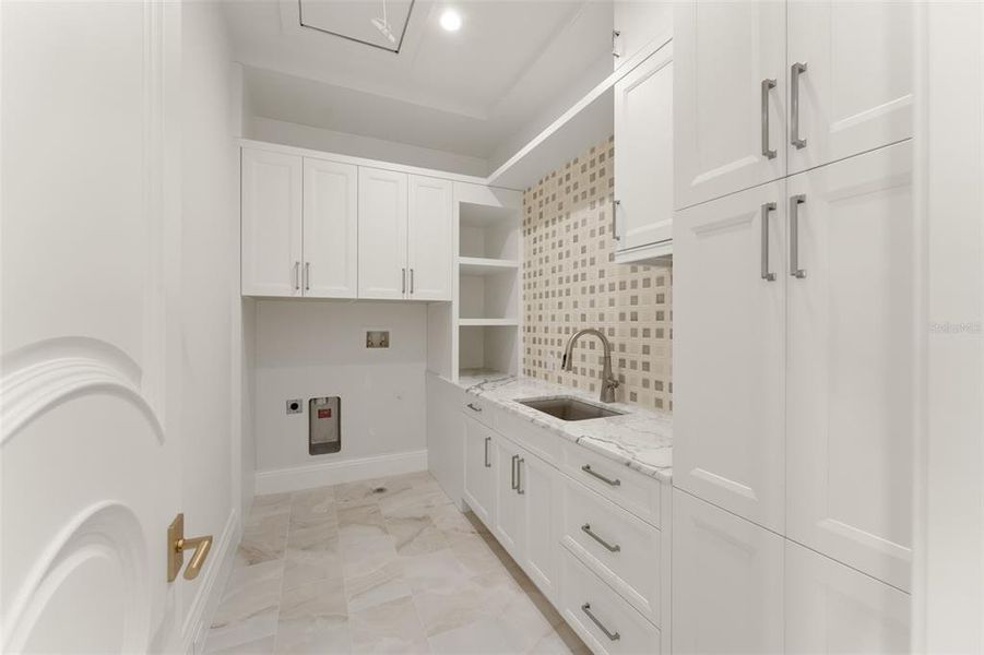 Furnished interior view inside a new home in , Windermere (Image 54).