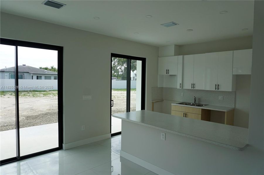 Spacious, unfurnished interior of a new home in , Miami (Image 14).