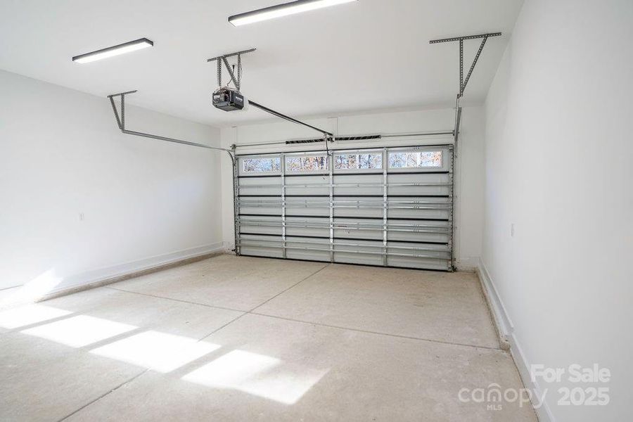 Spacious, unfurnished interior of a new home in , Lincolnton (Image 17).