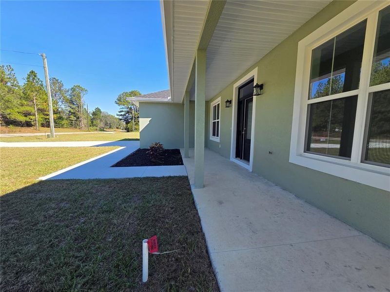 Exterior details and patio area of a home in , Citrus Springs (Image 4).