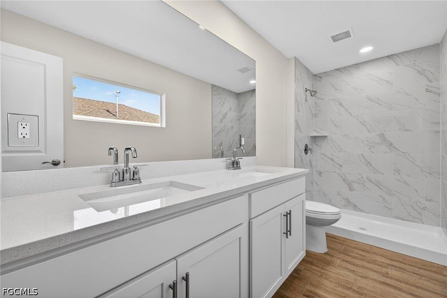 Furnished interior view inside a new home in Cape Coral, Cape Coral (Image 8).