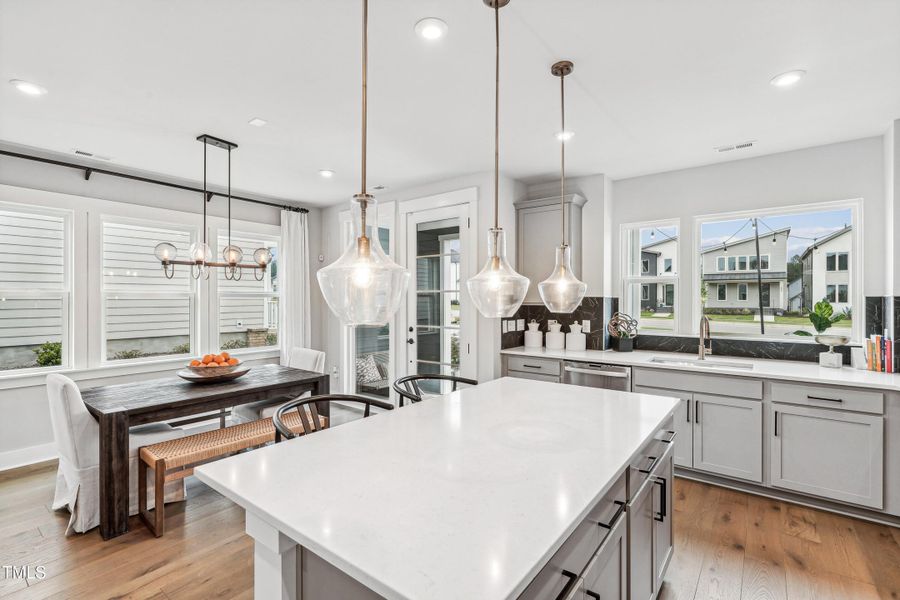 Chatham 562_Kitchen 4_9.24.24_webready Chatham 562_Kitchen 4_9.24.24_webready