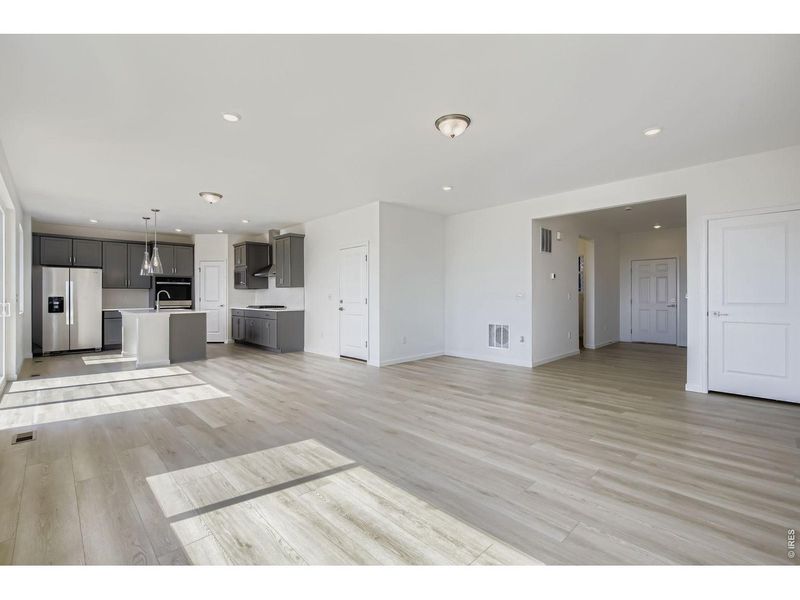 Spacious, unfurnished interior of a new home in Country Club Reserve, Fort Collins (Image 41).