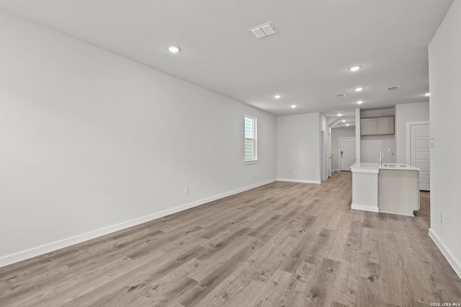 Spacious, unfurnished interior of a new home in Senna, Leon Valley (Image 29).