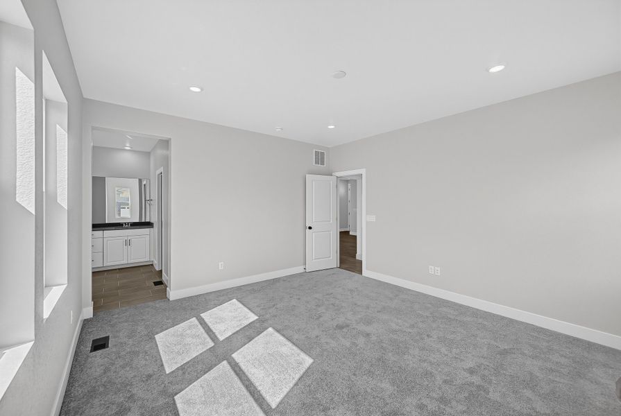 Spacious, unfurnished interior of a new home in Trailstone, Arvada (Image 18).
