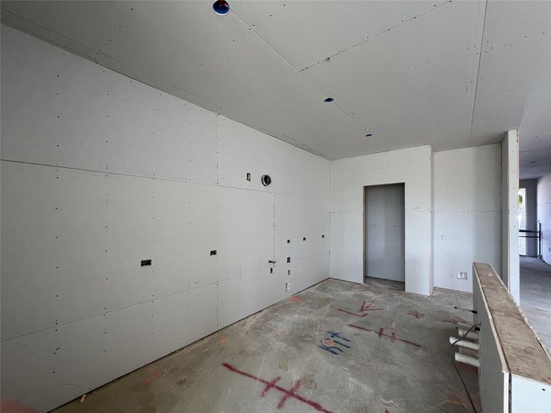 Spacious, unfurnished interior of a new home in Rolling Glen, Hutto (Image 16).
