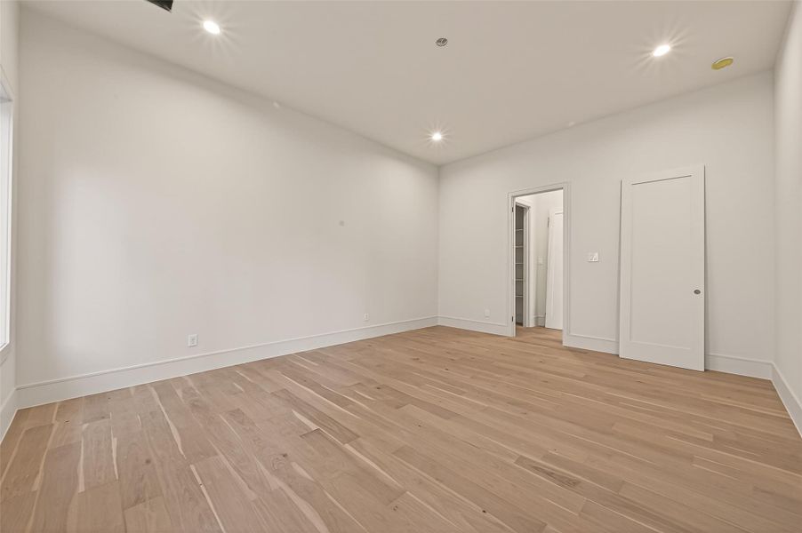 Large secondary bedroom