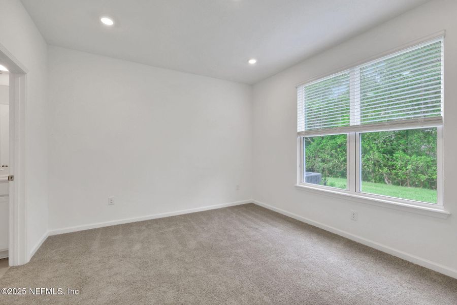 Spacious, unfurnished interior of a new home in The Hammock at Palm Harbor, Palm Coast (Image 21).