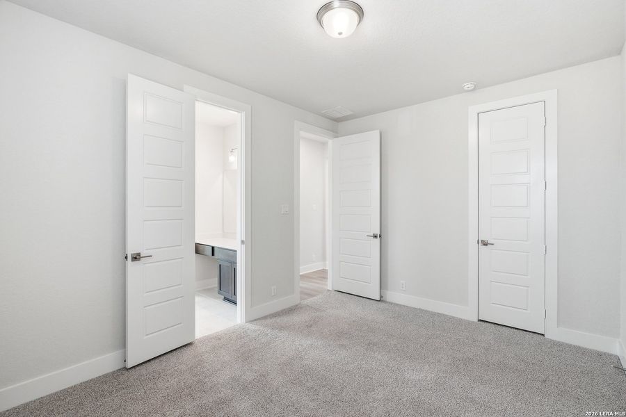 Spacious, unfurnished interior of a new home in Esperanza 50's, Boerne (Image 26).