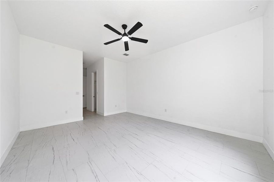 Spacious, unfurnished interior of a new home in , Orlando (Image 15).