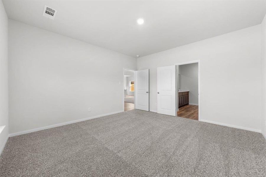 Spacious, unfurnished interior of a new home in College Park, Dallas (Image 14).