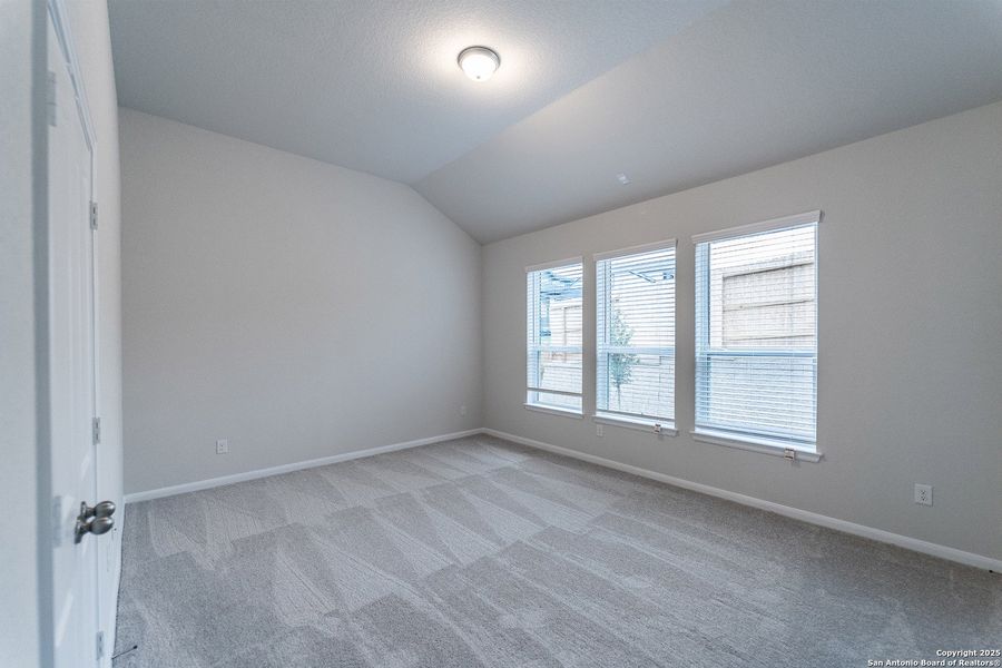 Spacious, unfurnished interior of a new home in Homestead, Schertz (Image 12).