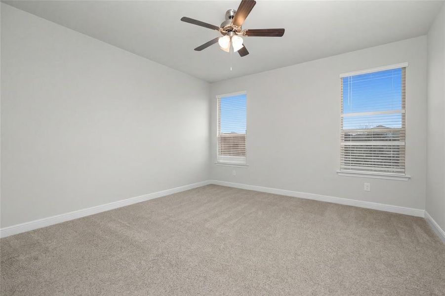 Spacious, unfurnished interior of a new home in Trails of Elizabeth Creek, Fort Worth (Image 27).
