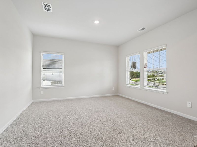 Spacious, unfurnished interior of a new home in Northwoods at Mirror Lake, Villa Rica (Image 17).