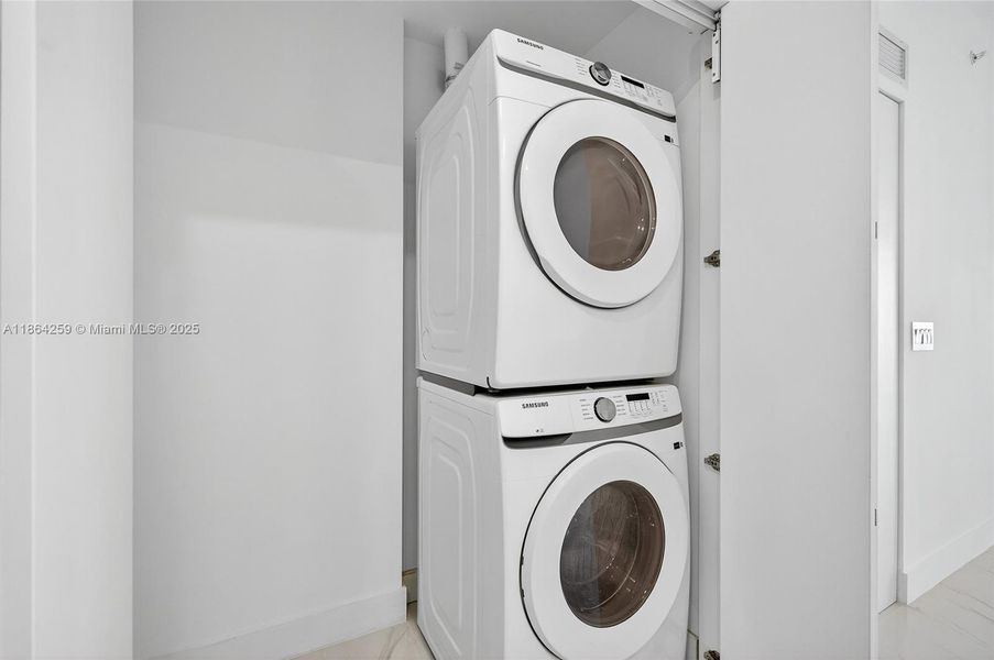 Spacious, unfurnished interior of a new home in Aria Reserve, Miami (Image 15).