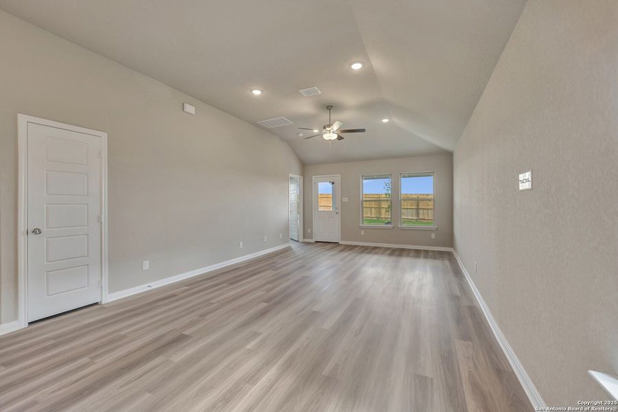 Spacious, unfurnished interior of a new home in Park Place, New Braunfels (Image 32). Spacious, unfurnished interior of a new home in Park Place, New Braunfels (Image 32).