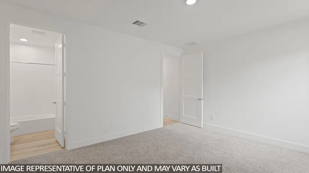 Spacious, unfurnished interior of a new home in Silverthorne, Conroe (Image 17). Spacious, unfurnished interior of a new home in Silverthorne, Conroe (Image 17).