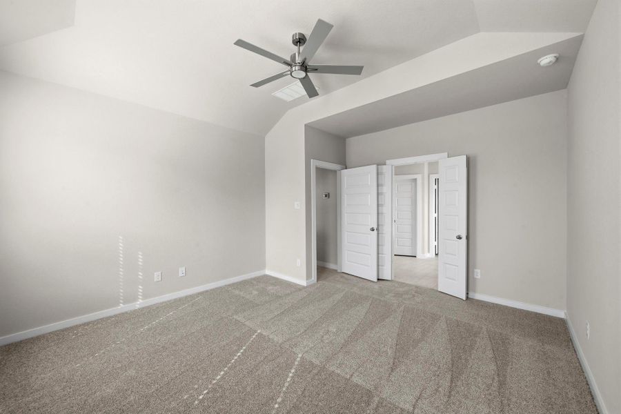 Spacious, unfurnished interior of a new home in Sunterra Lakes, Fulshear (Image 18).