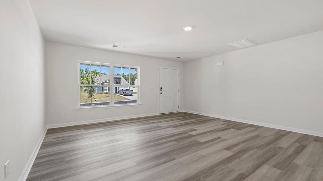 Spacious, unfurnished interior of a new home in Varner Station, Woodruff (Image 16).