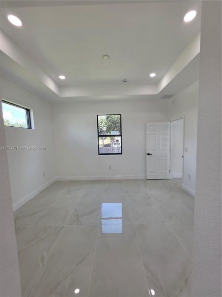 Spacious, unfurnished interior of a new home in , Lehigh Acres (Image 33).