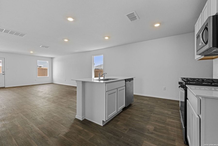 Furnished interior view inside a new home in Avenida, Converse (Image 6).