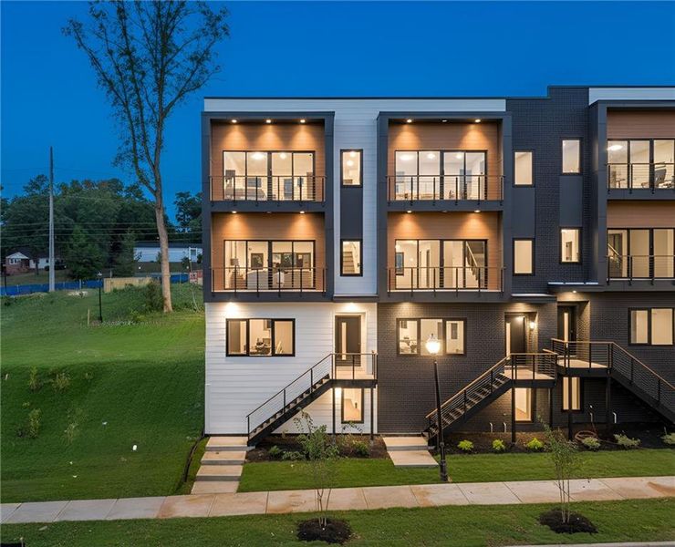 Condo located in Decatur, GA showcasing its design and architecture (Image 22).