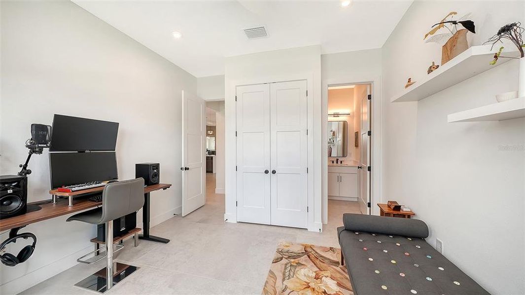 Furnished interior view inside a new home in , Sarasota (Image 35).