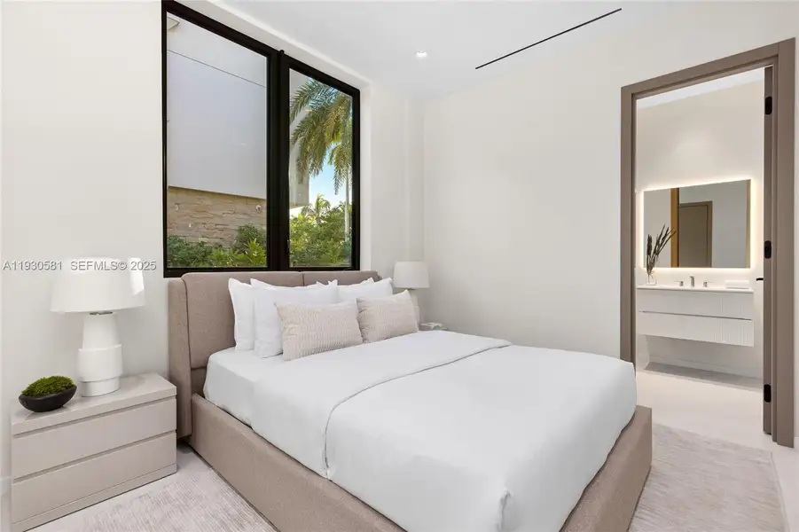 Furnished interior view inside a new home in , Fort Lauderdale (Image 9).