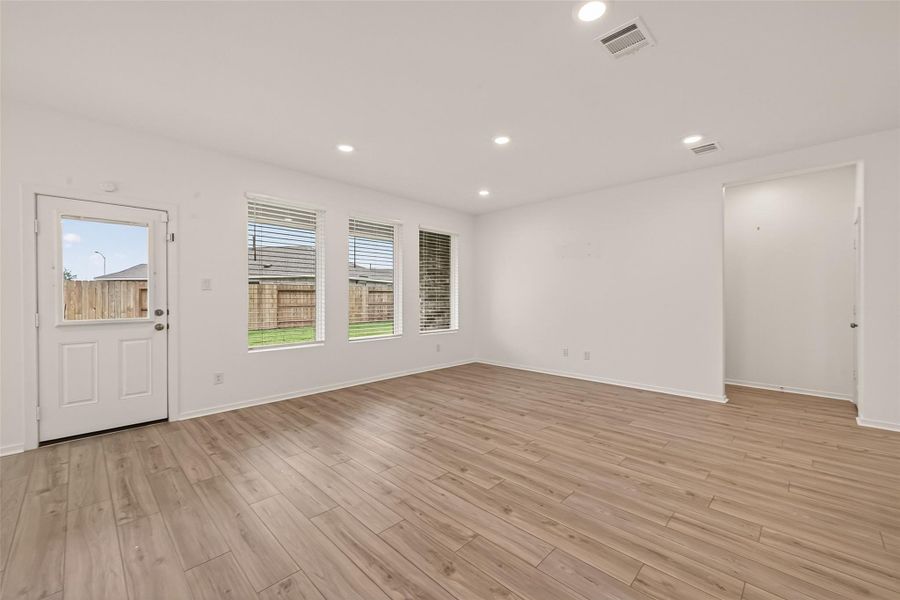 Spacious, unfurnished interior of a new home in Sunterra, Katy (Image 34).