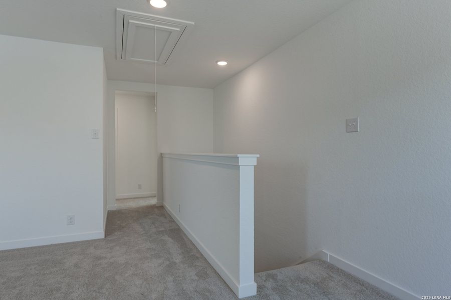 Spacious, unfurnished interior of a new home in Nopal Valley, San Antonio (Image 34).
