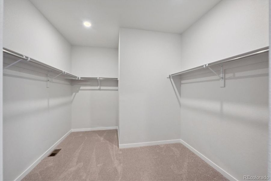 Image 21 of a home in Farmlore.